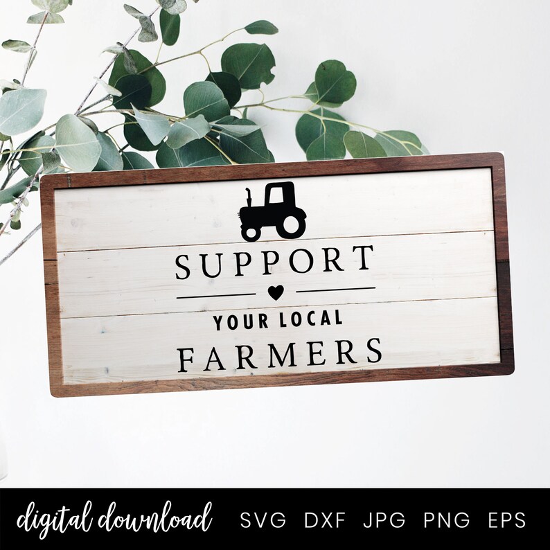 Op de afbeelding: Een wit houten bord met een bruin frame, met een zwart silhouet van een tractor en de tekst "Steun uw lokale boeren".