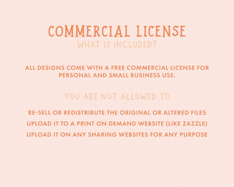Op de afbeelding: Een perzikkleurige tekstafbeelding met de woorden "COMMERCIAL LICENSE" en "WHAT IS INCLUDED?" in een groot, gestileerd lettertype. De tekst hieronder legt uit dat alle ontwerpen worden geleverd met een gratis commerci&euml;le licentie voor persoonlijk en zakelijk gebruik voor kleine bedrijven. Het somt ook op wat niet is toegestaan, zoals het doorverkopen of opnieuw distribueren van de originele of gewijzigde bestanden, het uploaden naar een website voor print-on-demand of het uploaden naar websites voor het delen.