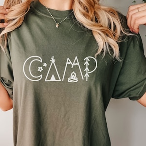 Camp Svg, roupa divertida para acampamento, camisa de acampamento, clipart de acampamento, barraca png, árvores da lua svg, viagem de acampamento em família, camiseta da natureza svg