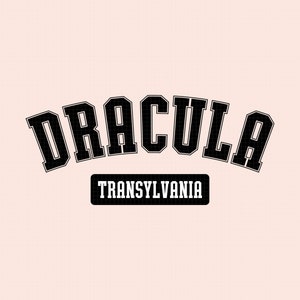 Op de afbeelding: Zwart-wit grafisch ontwerp met de tekst "Dracula" in een vet, blokkerig lettertype. De tekst "Transylvania" staat onder het woord "Dracula" in een kleiner, wit lettertype.