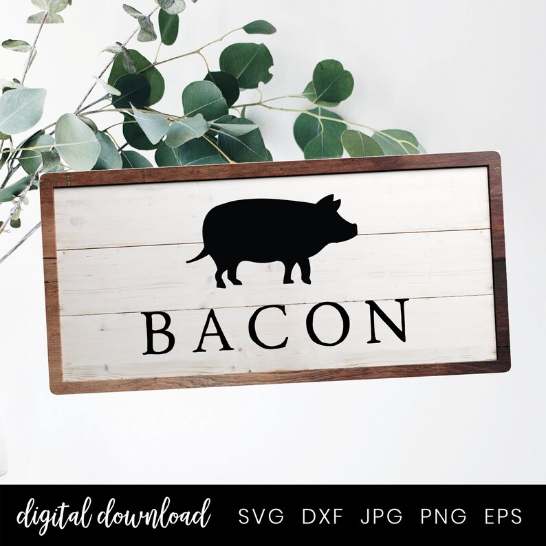Op de afbeelding: Een wit houten bord met een bruin frame, met een zwart silhouet van een varken en het woord "BACON" in zwarte letters.