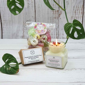 Vegan 'Keep On Smiling' Eco Gift Box | Sustainable | Soy Wax Candle | Natural Soap Bar | Sweets | Personalised | Plastic Free