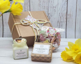 Candle, Big Soap + Sweets Easter Gift Box | Soy Wax | Palm Oil Free | Vegan Sweets | Easter Egg Alternative | Plastic-free | Eco-friendly