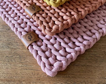 Chunky chrochet Windowsill bed / cat mat