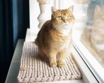 Tapis pour chat fait main / lit pour chat grossièrement crocheté - Tapis de rebord de fenêtre beige / lit de rebord de fenêtre / anti slip / coton recyclé