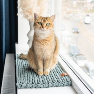 Chunky chrochet Windowsill bed / cat mat image 4