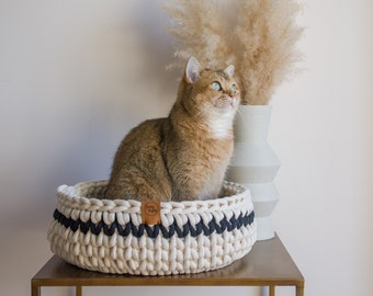 Handmade cat basket recycled cotton / 2 coloured / chunky yarn / Two-tone / Catbed