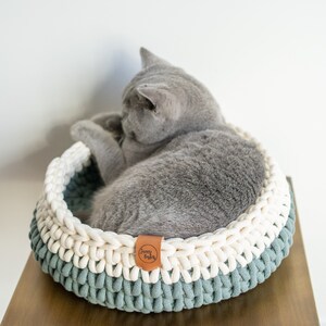 Handmade cat basket recycled cotton / 2 coloured / chunky yarn / Two-tone / Catbed