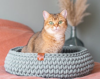 Handgefertigte Katzenkörbe aus grob gehäkelter recycelter Baumwolle – mehrere Farben