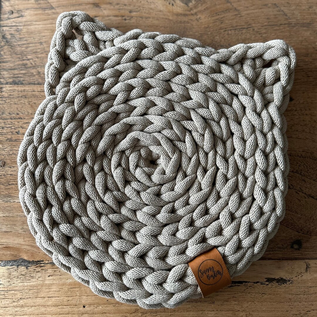 Handmade Round Cat Mat / Cat Bed, Coarsely Crocheted With Cat Ears ...
