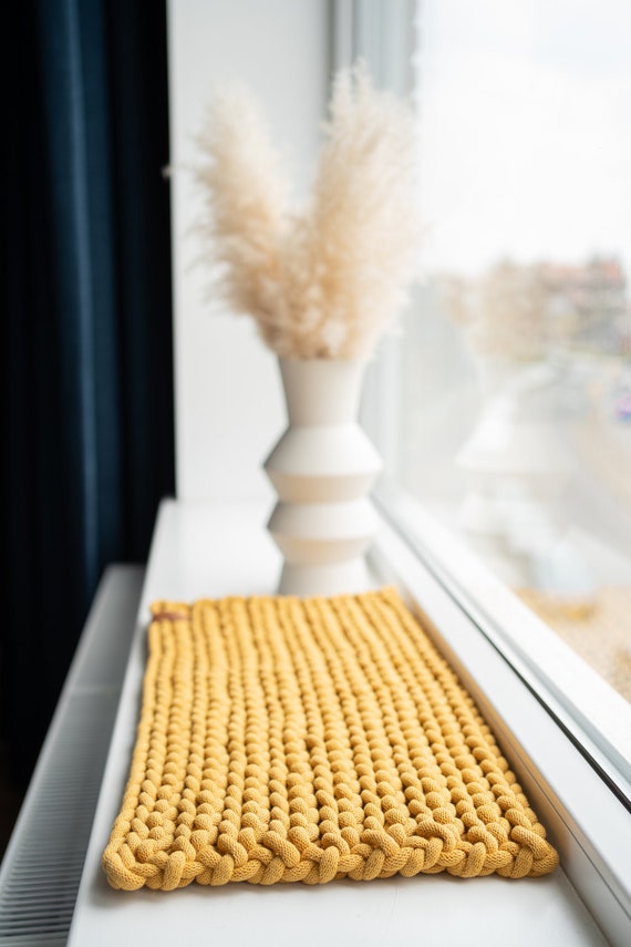 Handgemaakte kattenmat / kattenbed grof gehaakt - vensterbank kleedje anti slip / windowsill bed / gerecycled katoen / handmade cat basket