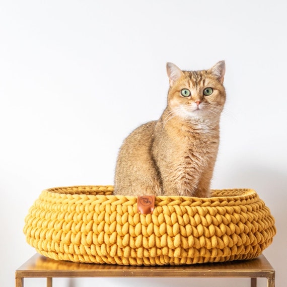 Handgemaakt kattenmanden grof gehaakt - Okergeel / gerecycled katoen / handmade cat basket