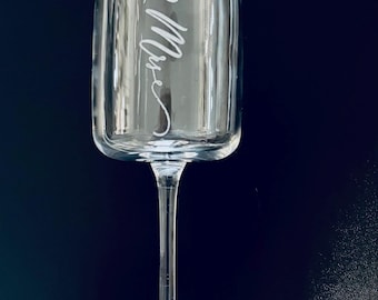 Personalized Champagne Glasses, Engraved Wedding Toast, Mr and Mrs