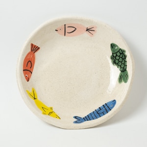 The top look of a handmade stoneware fish bowl. IT has five fishes illustrated and handpainted on its inside border. They are all different from each other and small: ocean blue fish, yellow thin fish, red normal fish, pink fish and dark green fish.