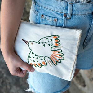 Piccola borsa con cerniera in tela ricamata a forma di uccello fatta a mano - Graziosa custodia per accessori da trucco, astuccio per matite, organizer per cosmetici da toeletta