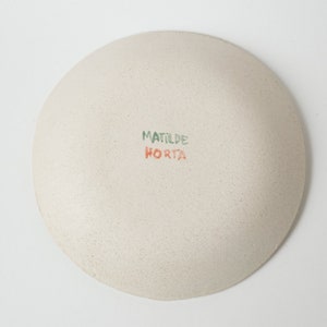 the back of the bowl: it has the handwritten signature of the author Matilde Horta in green and pink (but it can come in different colours)