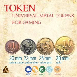 Puede incluir: Cuatro fichas de metal con los números 1, 2, 5 y 10. Las fichas son de diferentes tamaños: 20 mm, 22 mm, 25 mm y 30 mm. Las fichas son de cobre patinado, plata patinada, oro patinado y oro.