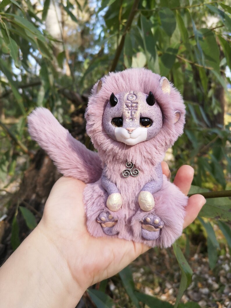 Purple fantasy cat Fluffy animal Ooak art doll Soft sculpture Alien Pastel mythical creature Witchy Creepy cute plush Stuffed animal, 13 cm - .br Purple fantasy cat Fluffy animal Ooak art doll Soft sculpture Alien Pastel mythical creature Witchy Creepy cute plush Stuffed animal, 13 cm - .br