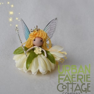 Mini ornement de poupée princesse fée fleur blanche, poupée fairycore faite main, poupée bendy inspirée de Waldorf, cadeau d&#39;amant de fée des dents de poche pour elle
