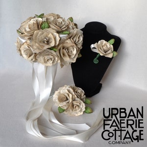 Page de livre de roses bouquet de mariage, page de livre de fleurs de mariage de fleurs, bouquet et boutonnière, partition de rose recyclée, fleurs de carte recyclées