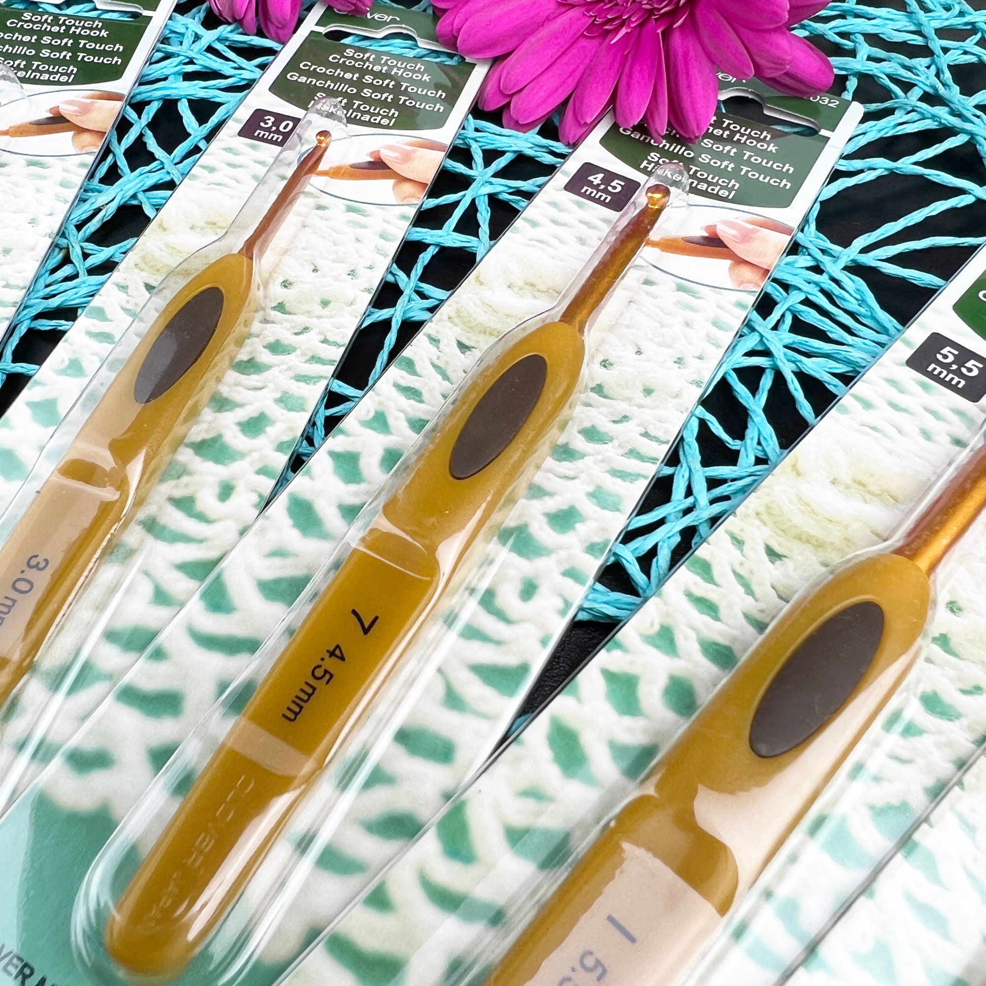 Soft Ergonomic Crochet Hooks Sizes F, G, H. Susan Bates Silvalume 6.25 With  an Aluminum In-line Head and Round Soft Handles. 3pc 12693 