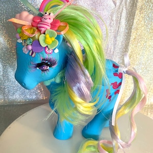 Poney personnalisé Rainbow Wind Whistler