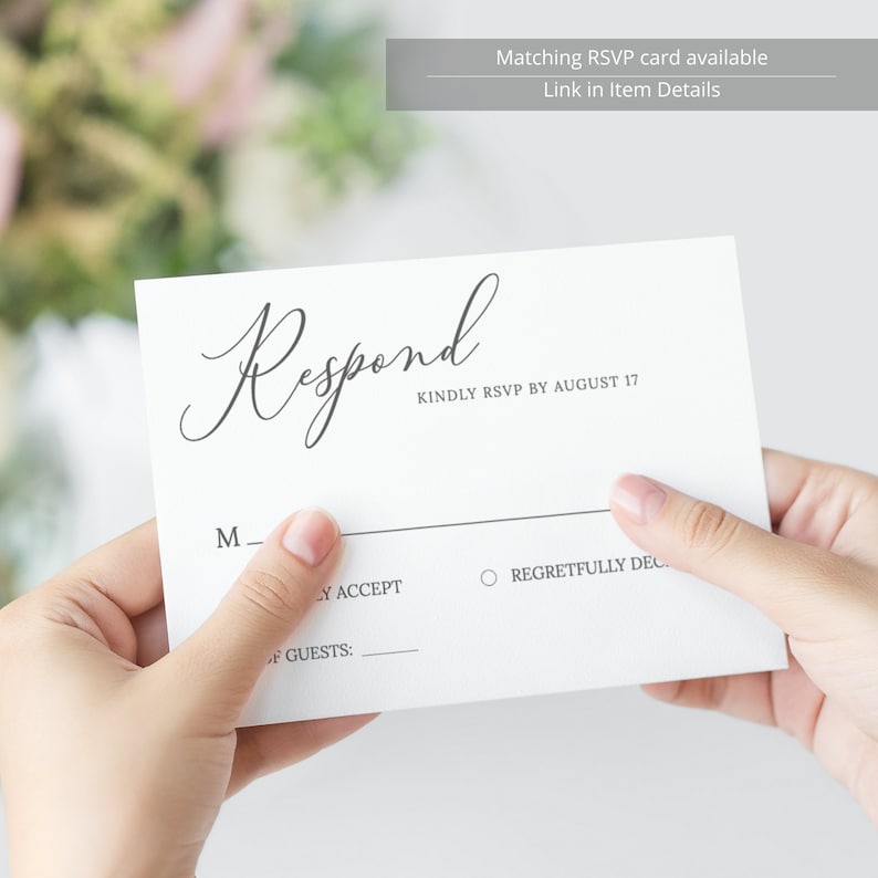 K&ouml;nnte beinhalten: Wei&szlig;e RSVP-Karte mit dem Wort "Respond" in Kursivschrift. Die Karte hat eine Zeile f&uuml;r den Namen des Gastes, ein Kontrollk&auml;stchen zum Akzeptieren der Einladung, ein Kontrollk&auml;stchen zum Ablehnen der Einladung und eine Zeile f&uuml;r die Anzahl der G&auml;ste.