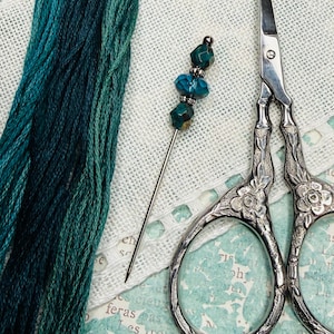 Deep Ocean Blue Counting Pin ~ Aqua, Teal ~ Beaded Needlework Accessory