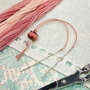 Pink Thread Hopper ~ Thread Counter ~ Stitching Aid ~ Counting Pins
