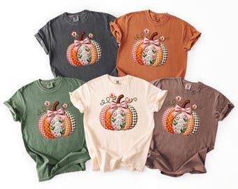 Maglietta Preppy Pumpkin Comfort Colors: maglietta grafica autunnale con fiocco patchwork