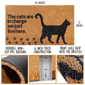 MAINEVENT Los gatos están al mando Felpudo de fibra de coco para gatos de 30 x 17 pulgadas, felpudos con temática de amantes de los gatos imagen 2