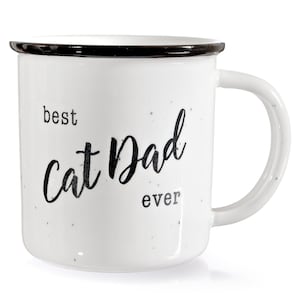 Pode incluir: Caneca de cer&acirc;mica branca com borda preta e esmalte salpicado. A caneca tem texto preto que diz "best cat dad ever".