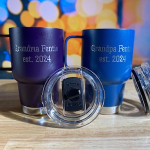Tazas personalizadas compatibles con portavasos, regalos para abuelas y abuelos, taza de café grabada personalizada, regalo de Navidad para abuelos • B24 +