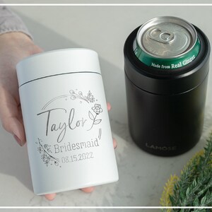 Dosenkühler, Laser graviert, personalisierte Geschenke, benutzerdefinierter isolierter Bierhalter, einzigartiges Trauzeugegeschenk, Jubiläumsgeschenk für ihn • L12