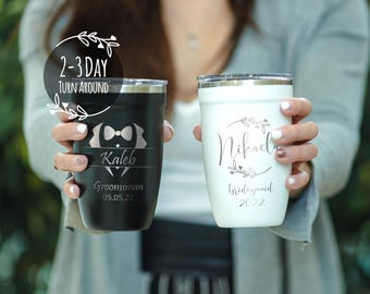Brautjungfer Vorschlag Geschenk, personalisierter Weinbecher, individuell gravierter Reisebecher