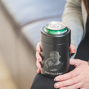 Benutzerdefinierter Standard-Dosenkühler, isolierter Dosenwärmer, lasergravierter Stahl, doppelwandiger Kühler, Vatertagsgeschenk, BPA-freies Trinkgefäß, L16