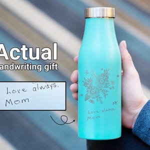 Regalo con escritura a mano, botella con escritura grabada, botella de agua personalizada, regalo para mamá, regalo de graduación para ella • R140HA