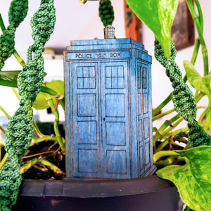 Tardis Plant Trellis - Rubber coated stakes