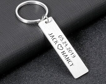 Engraved Couples Keychain Customized Name and Date Romantic Lover's Anniversary Key Chain Stainless Steel Keyring Girlfriend Boyfriend Gifts