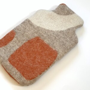 NZ Wool Hot Water Bottle Cover 2Qt 2L, Geometric Heating Pad Alternative, Period Cramp Relief Cozy Insulating Sleeve | Wärmflasche image 10