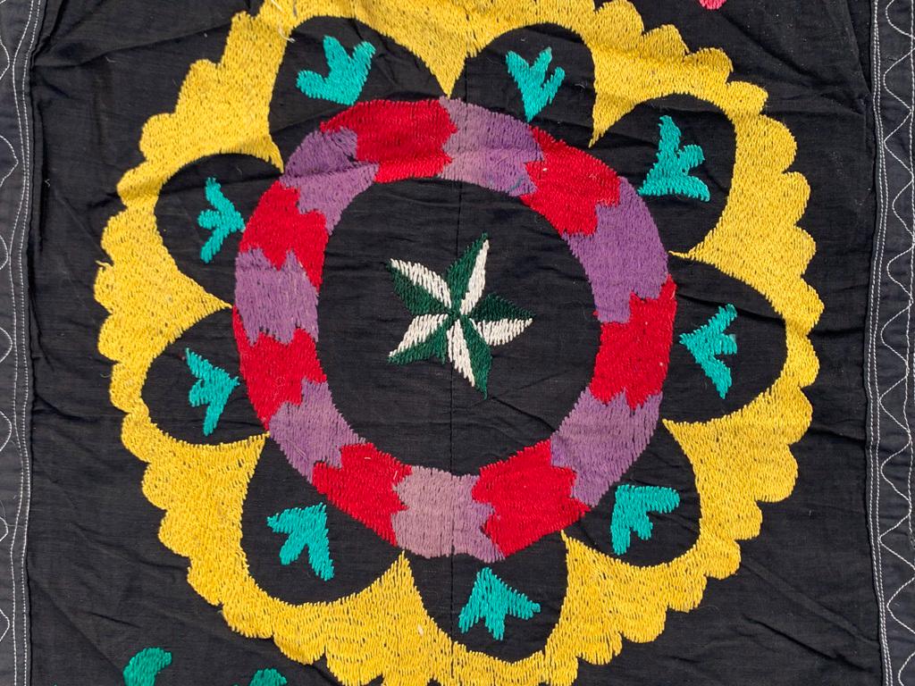 ヴィンテージ ウズベキスタン スザニ タペストリー：手刺繍テーブル