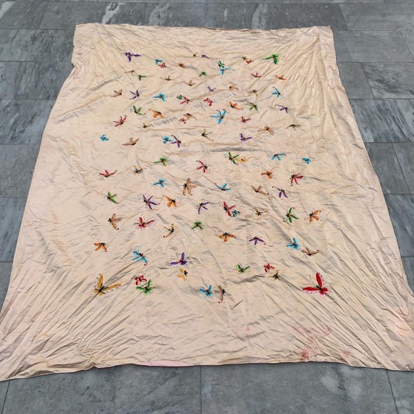Vintage Embroidered Silk Tablecloth: Chinese Floral Wall Hanging (185x145 cm)