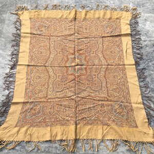 Vintage Paisley Wool Scarf Shawl: Boho Fashion Accessory (112 x 93 cm)