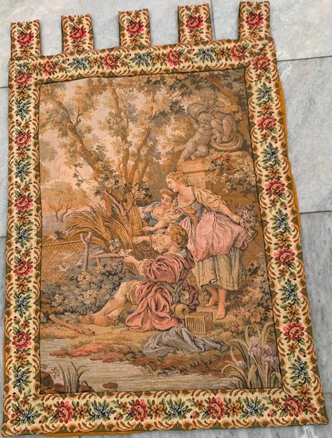 Télécharger Motif carrelé rouge et beige avec des motifs floraux Motifs