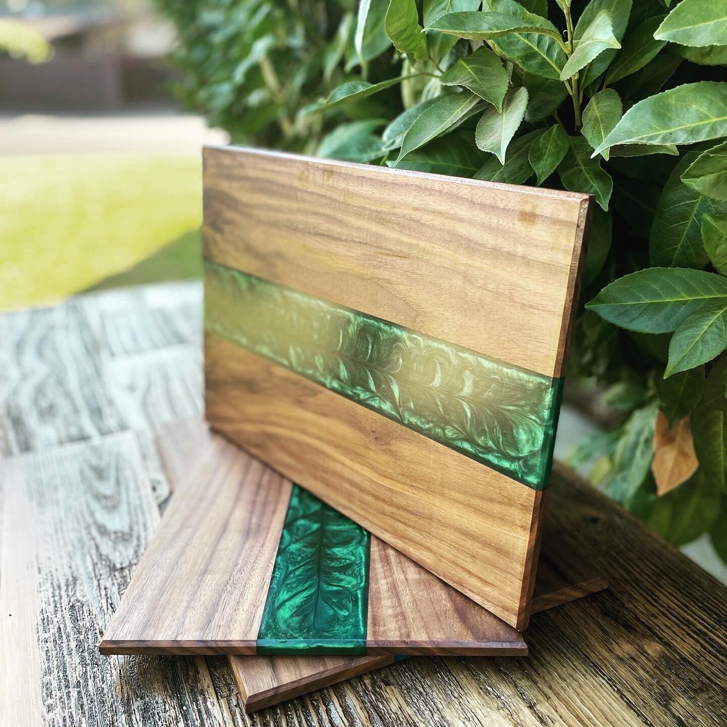 I made this wooden epoxy cutting board out of the offcuts, I used food safe  epoxy and green dye. : r/woodworking