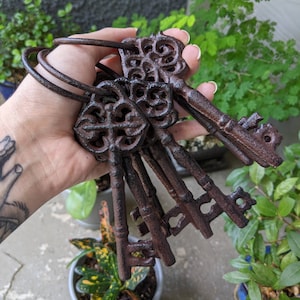 clés de l'église des années 1800 vintage fer historique