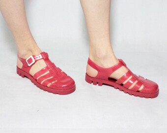 red jelly shoes