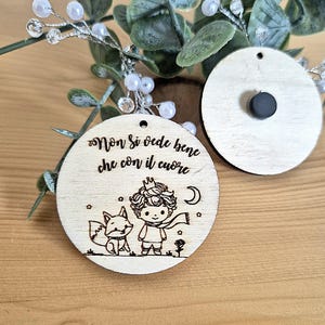 Calamita personalizzata PICCOLO PRINCIPE LEGNO - gadget, segnaposto, bomboniera