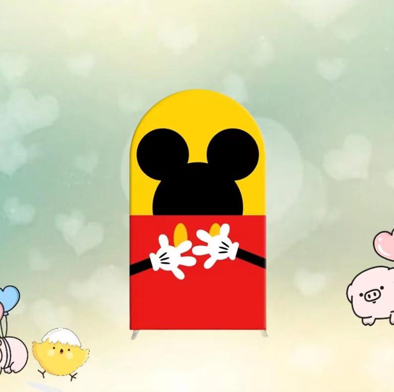 Może przedstawiać: Wycięcie postaci Myszki Miki w kolorze czerwonym i ż&oacute;łtym. Postać ma na sobie białe rękawiczki i czarne uszy. Wycięcie znajduje się przed jasnozielonym tłem z białymi sercami.