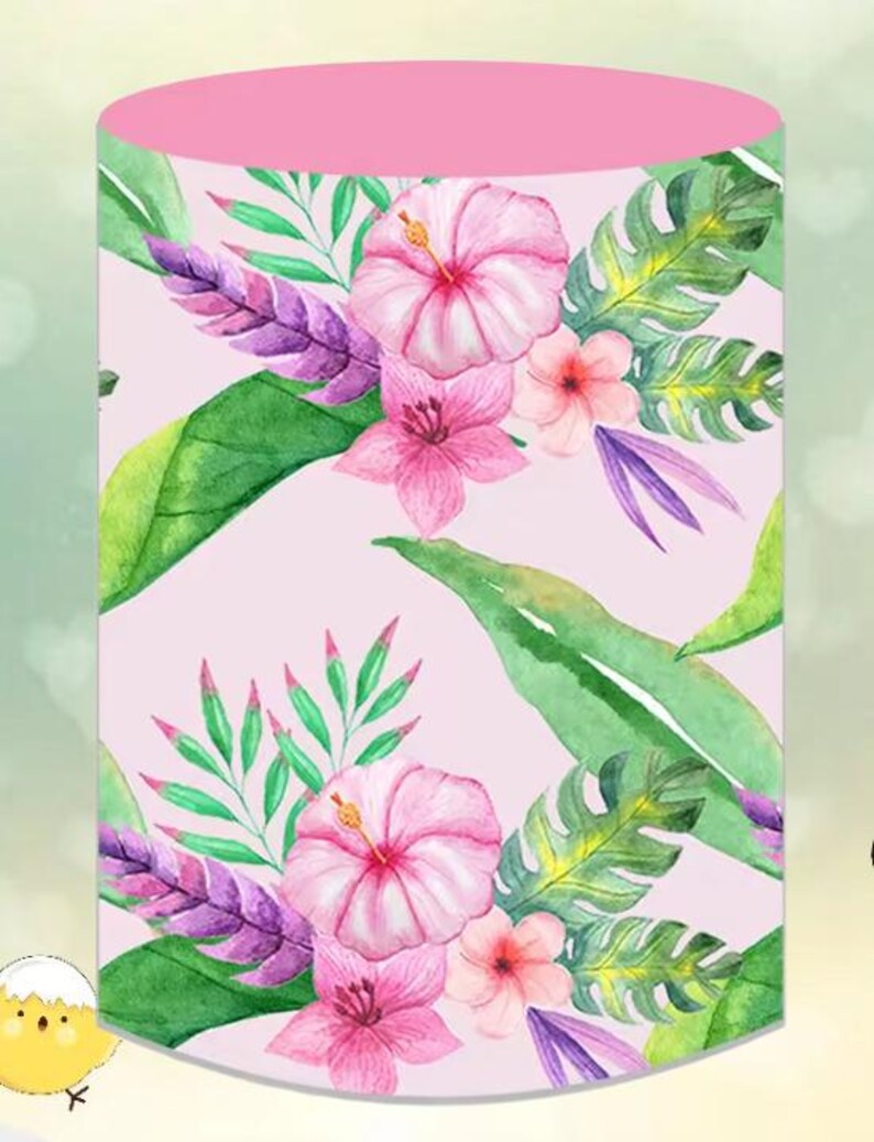 Puede incluir: Cilindro rosa con un patr&oacute;n floral tropical. El patr&oacute;n presenta flores rosas, blancas y verdes con hojas verdes.